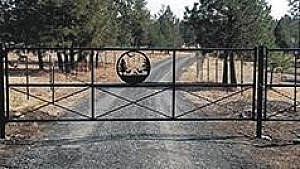 LIVESTOCK & WILDLIFE FENCING EXPERTS