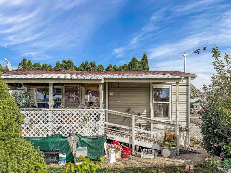 WELL KEPT HOME IN QUIET MOBILE HOME PARK IN CLARKSTON