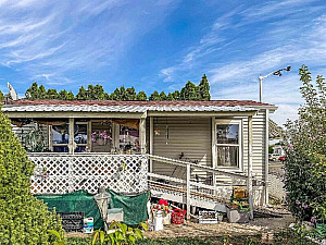 WELL KEPT HOME IN QUIET MOBILE HOME PARK IN CLARKSTON