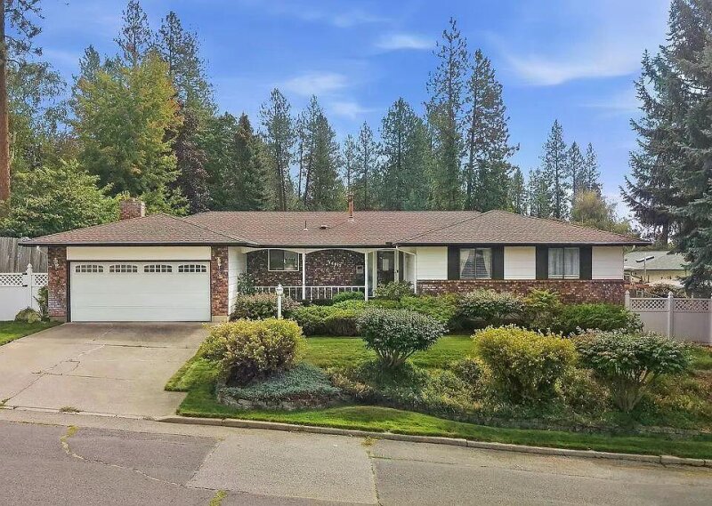 SPACIOUS & WELL MAINTAINED INDIAN TRAIL RANCHER