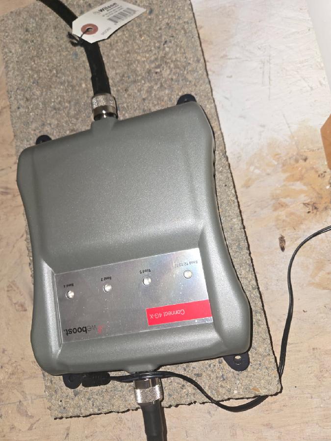CELLULAR SIGNAL BOOSTER
