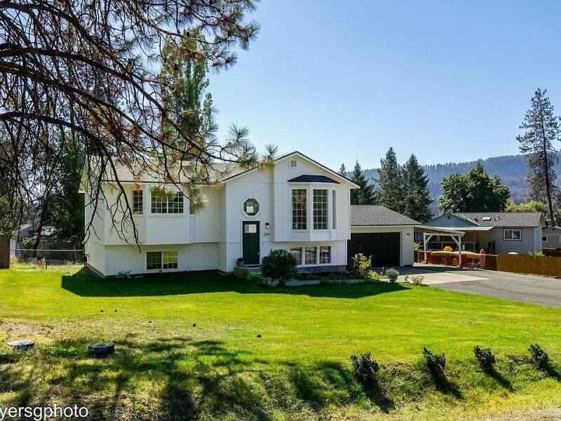 BEAUTIFULLY UPDATED SUNCREST HOME