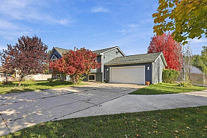 MOVE IN READY HOME WITH A SHOP ON 1.08 ACRES IN SUNCREST!