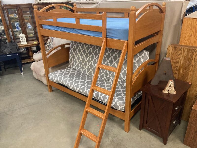 ESTATE FURNITURE & VINTAGE ITEMS