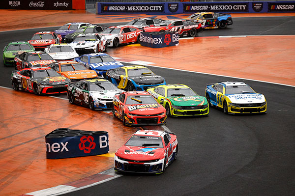 Van Gisbergen dominates in Mexico City