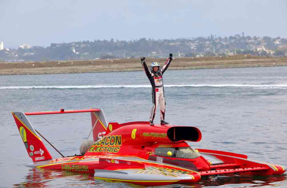 J. Michael Kelly and the U-8 Beacon Electric prevailed in the 2025 Bill Muncey Cup at San Diego, Sept. 14.